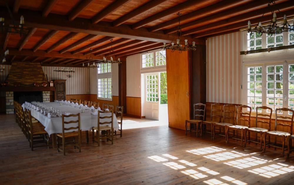 Logis Hotel Restaurant De La Poste Le Mele-sur-Sarthe Exterior photo
