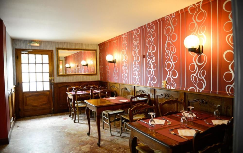 Logis Hotel Restaurant De La Poste Le Mele-sur-Sarthe Exterior photo