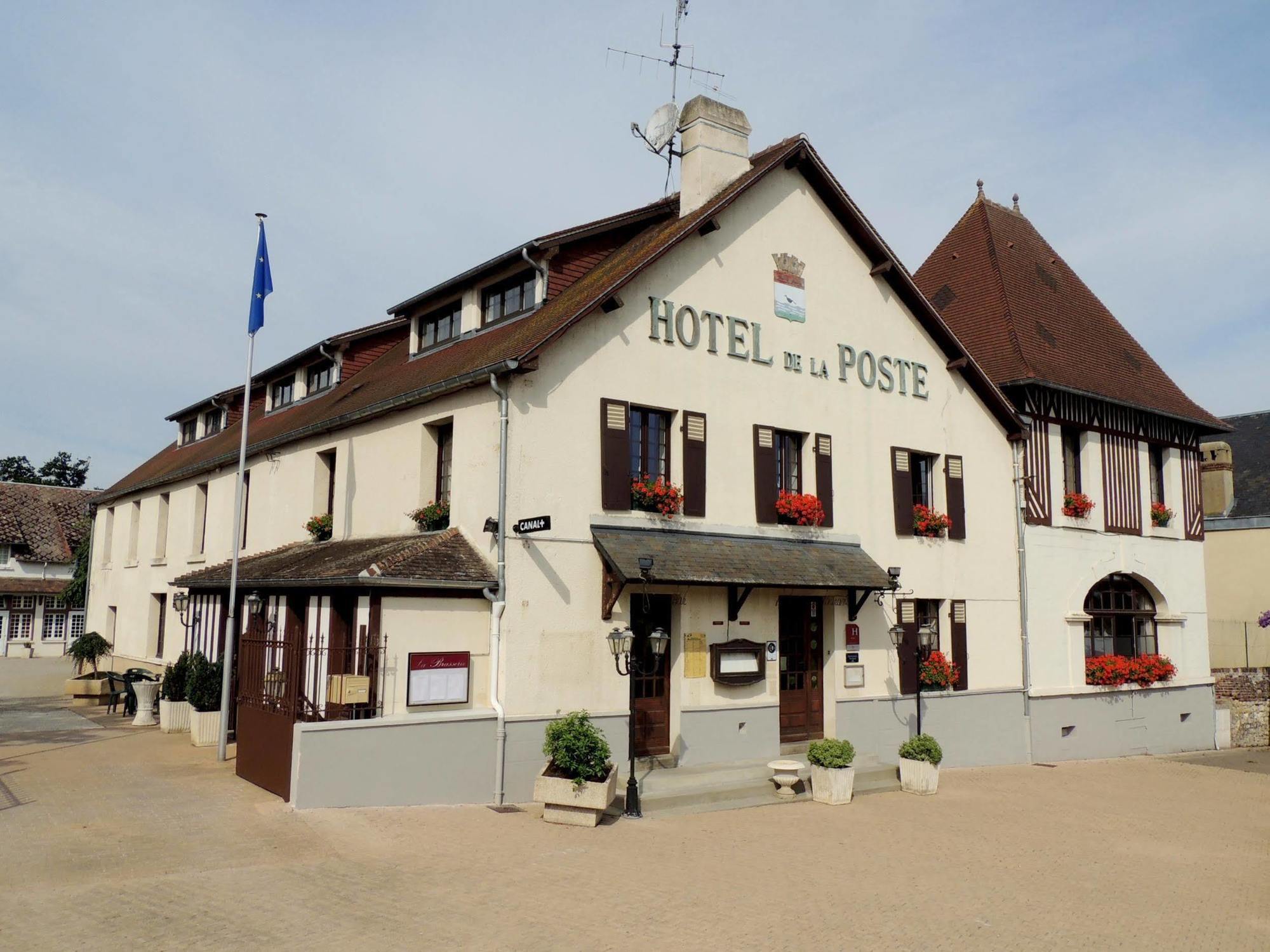 Logis Hotel Restaurant De La Poste Le Mele-sur-Sarthe Exterior photo